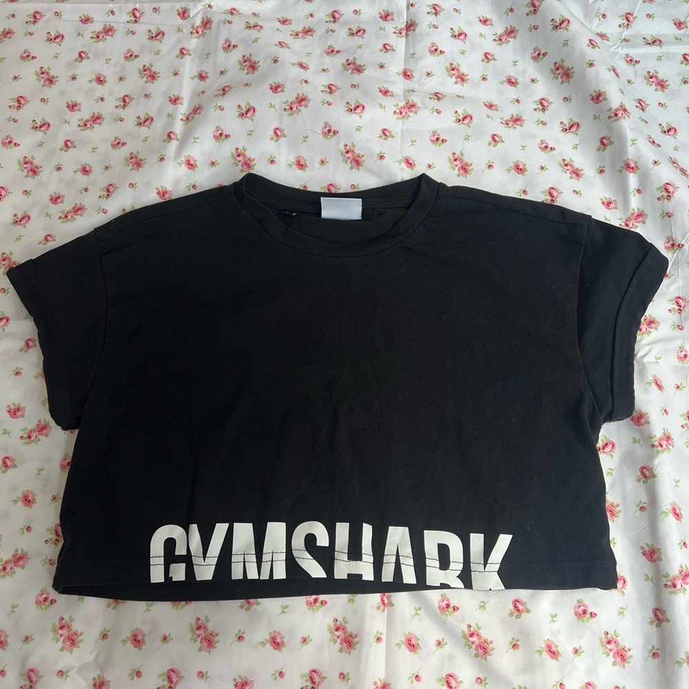 Cropped gymshark tee